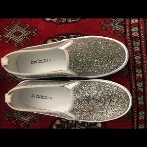 Pretty silver sparkle shoes!